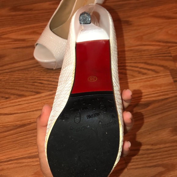 White High Heels - Picture 5 of 8